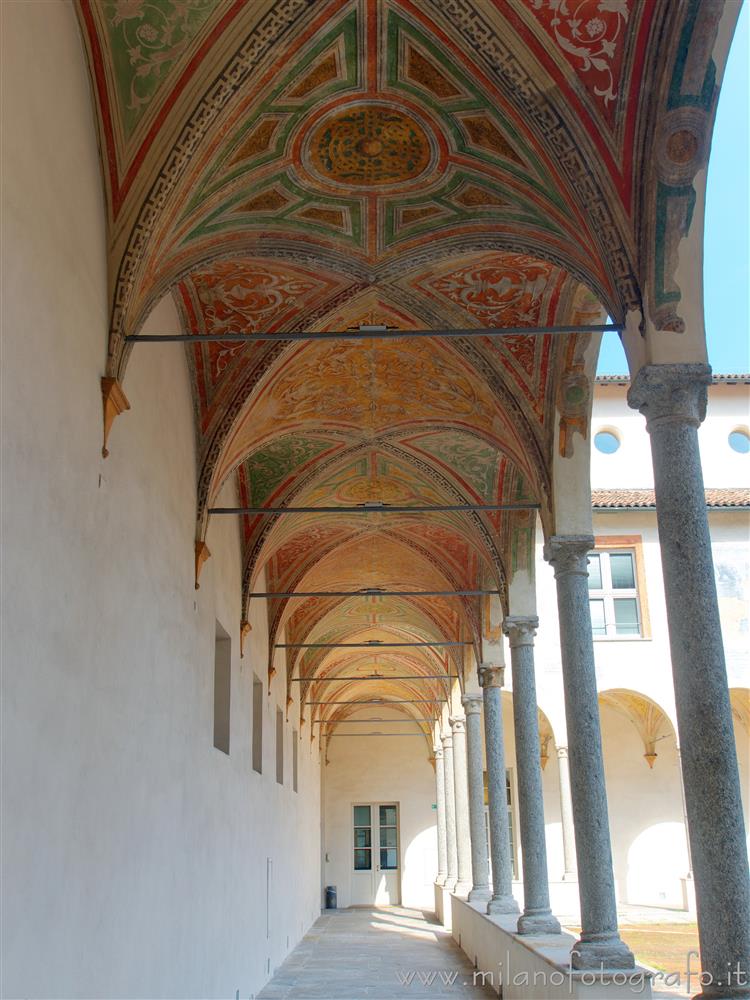 Milano - Chiostri di San Simpliciano - Un colonnato del Chiostro Piccolo